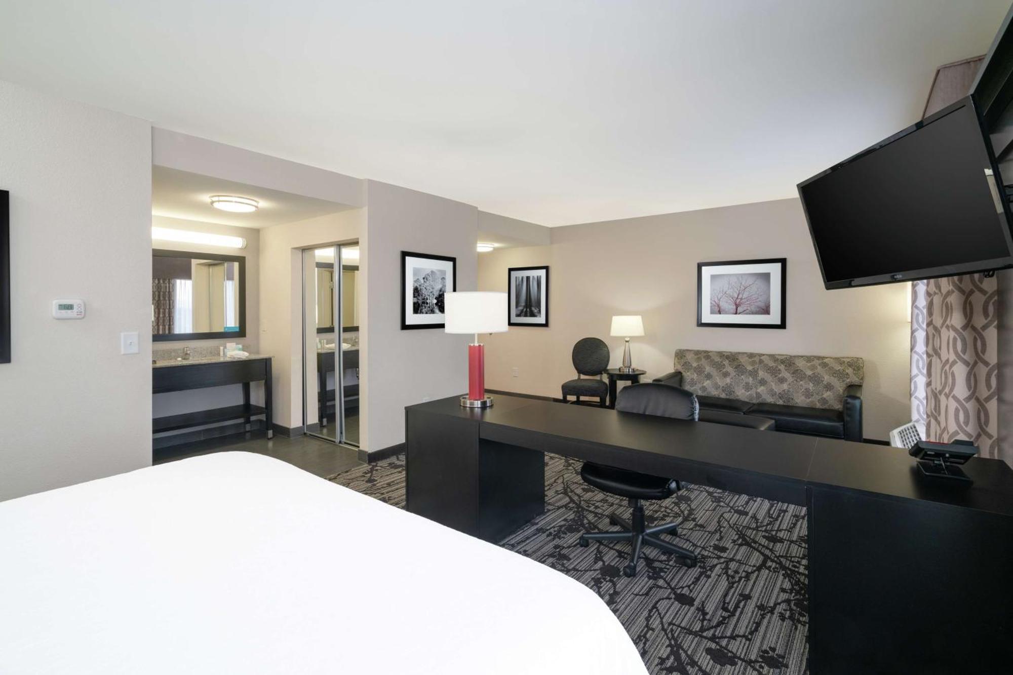 Hampton Inn And Suites Roanoke Airport/Valley View Mall Bagian luar foto