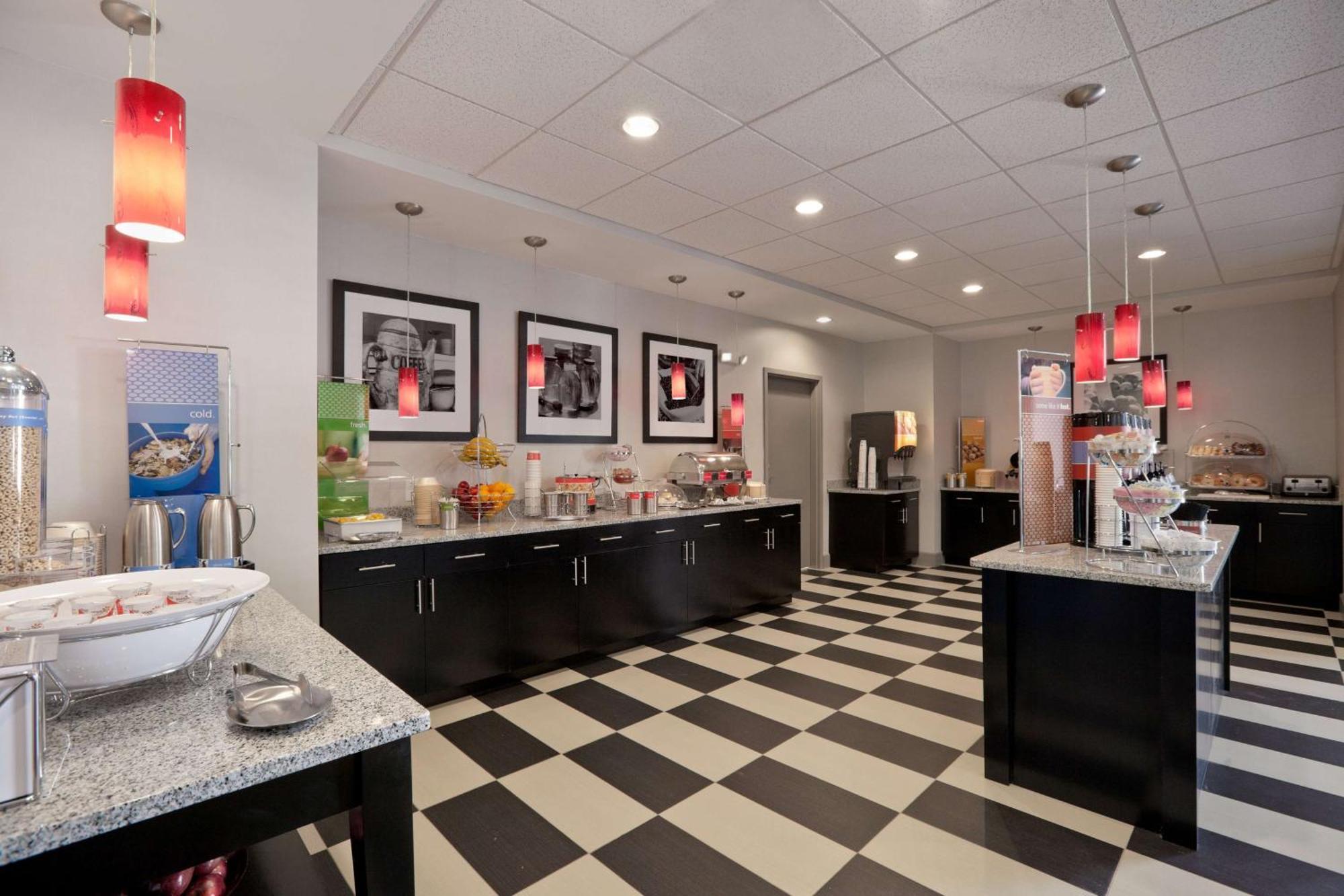 Hampton Inn And Suites Roanoke Airport/Valley View Mall Bagian luar foto